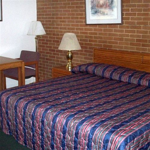 Provo Travelers Inn Room photo
